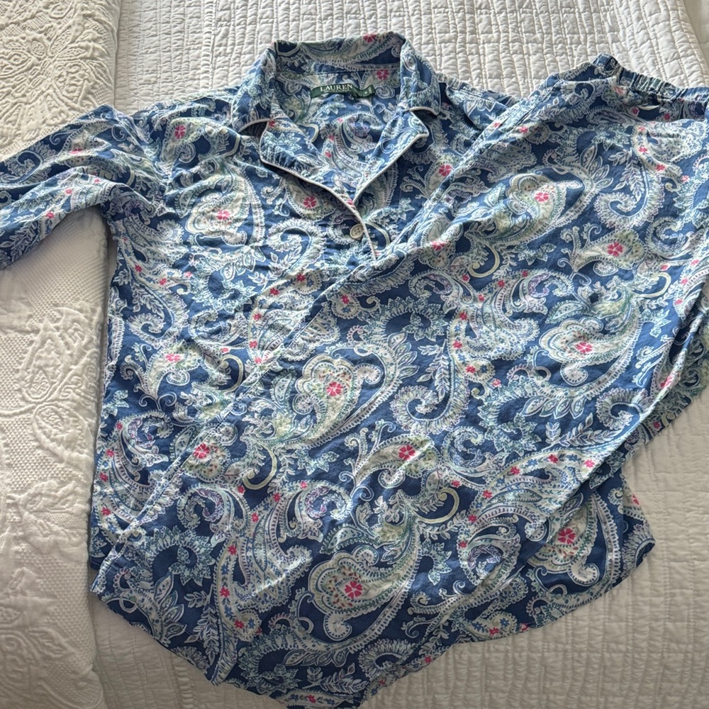 Chic Blue Paisley Women's Pajama Set